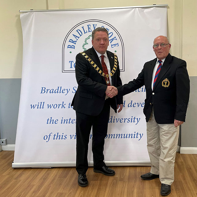 Photo of presentation of ceremonial Mayor’s Chain of Office to Councillor Dayley Lawrence by outgoing  Mayor, Tony Griffiths