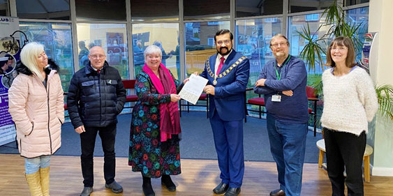 Photo of the Mayor, Councillor Tom Aditya receiving the Quality Gold Award