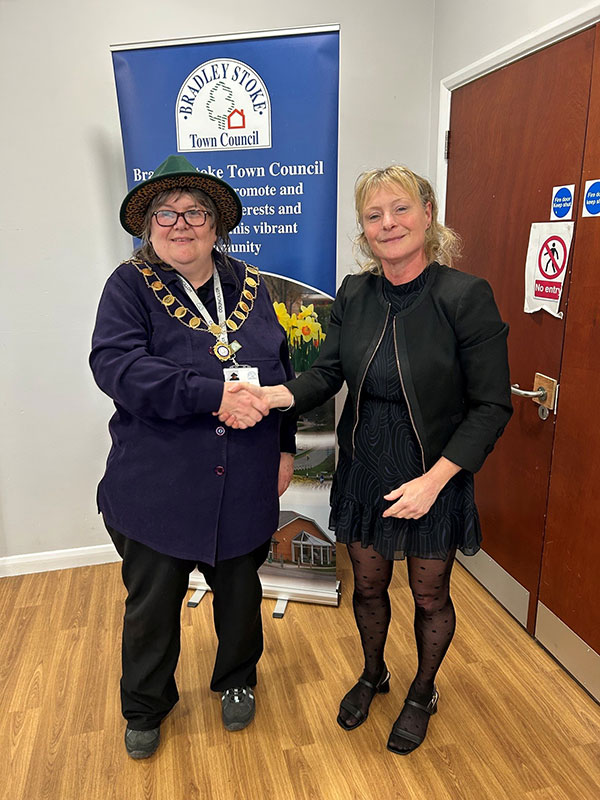Photo of New Mayor, Councillor Jenny James with outgoing Mayor, Councillor Natalie Field